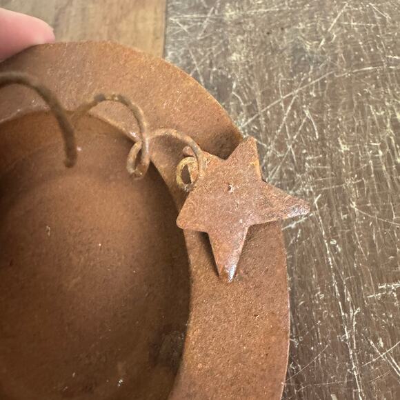 Primitive Style Rusty Metal Star Twisted Handle Candle Potpourri Holder - Picture 6 of 6